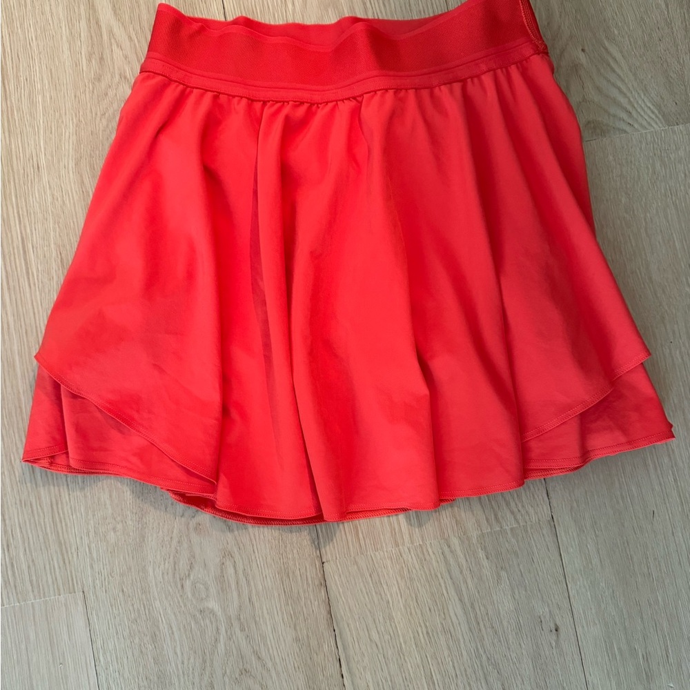 Lulu lemon woman’s red tennis skirt size 4